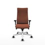Sillón Albacete con mecanismo Sincro tapizada con Tela color Marrón. Equipado con Base poliamida blanca, Brazos 1D y Ruedas 65mm nailon