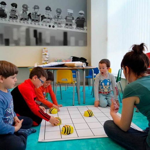 TTS Bee-Bot Robot Educativo Programable para Niños a partir de 3 Años, Bot Bluetooth con Panel Direccional y Grabación de Sonido