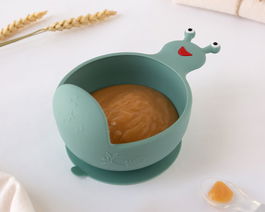 KioKids Cuenco de Silicona Caracol Verde Salvia con Ventosa Antideslizante +6 Meses Apto Microondas y Lavavajillas 9x17 cm