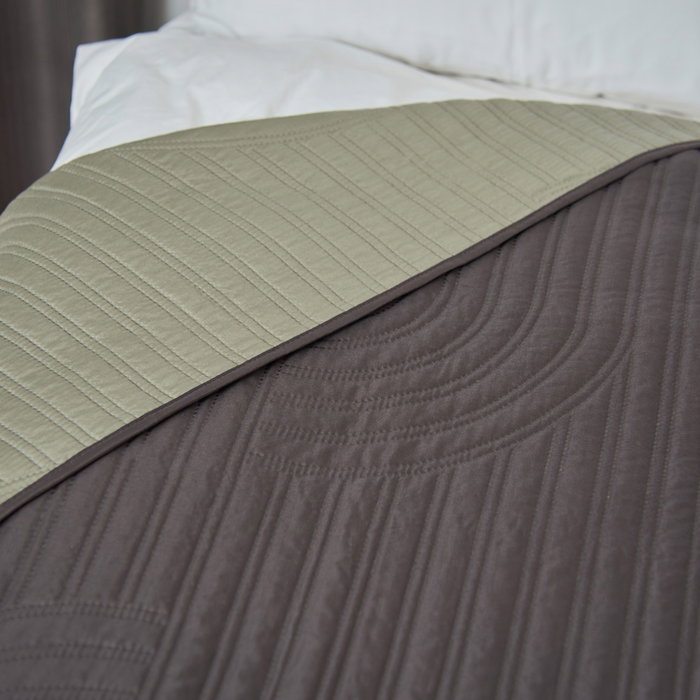 Day Colcha 220x240 cm Verde musgo y gris oscuro Day Colcha 220x240 cm Verde musgo y gris oscuro
