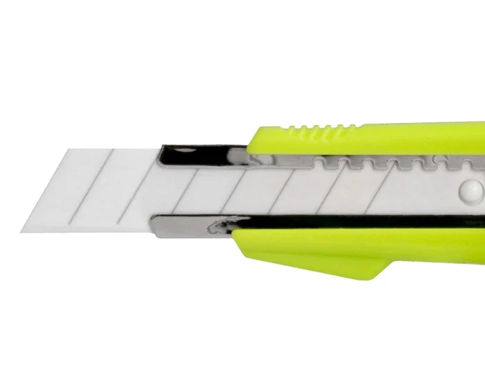 Q-connect Cúter de Plástico Ancho con Guía Metálica y Cuchilla de Cerámica 18 mm xd-43 Blíster 1 Unidad