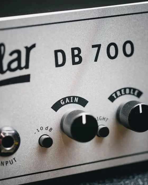 AGUILAR DB 700 Hybrid 700W