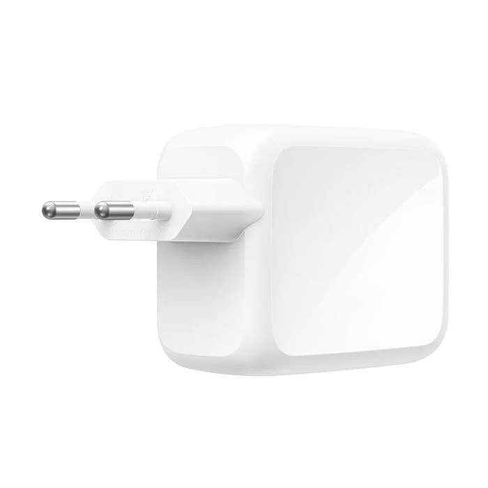 Belkin Boost Charge Pro 67 W Dual GaN con cable retráctil, blanco Belkin Boost Charge Pro 67 W Dual GaN con cable retráctil, blanco
