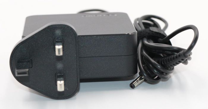 Lenovo AC Adapter para portátiles 65W 20V 3.25A con conector 4.0 x 1.7 mm