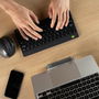 R-Go Tools Teclado Ergonómico Compacto Break, QWERTY ES, Bluetooth, Negro con Software de Pausas