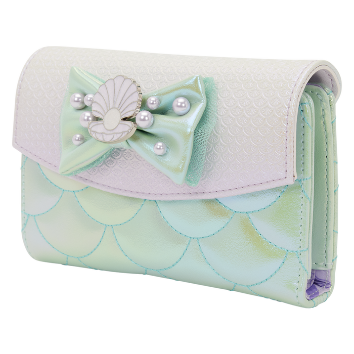LOUNGEFLY Cartera Disney La Sirenita Iridescent Pearl, Poliuretano efecto escamas, 15.2x10 cm, 7 ranuras para tarjetas, 1 ranura para DNI, forro interior a juego