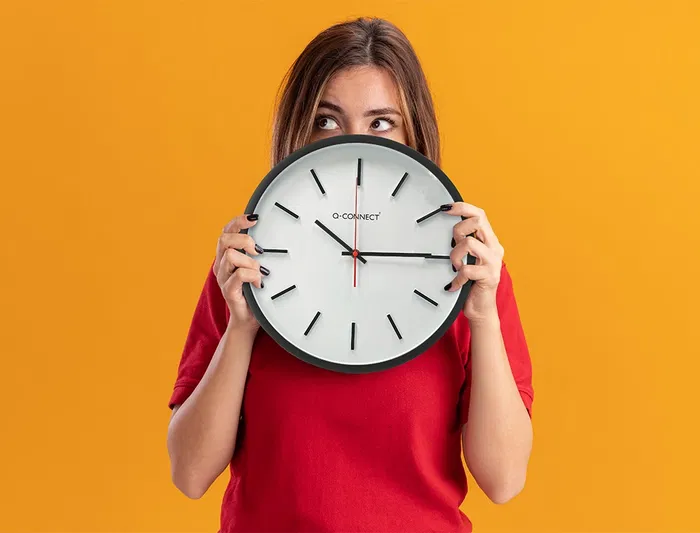 Q-connect Reloj de Pared Redondo de Plástico Negro 34,4 cm Movimiento Silencioso