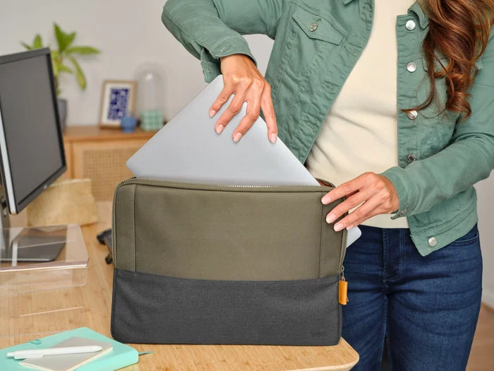 Trust Lisboa Funda para Portátil hasta 16", Sleeve Acolchada Verde, Tejido de Poliéster Reciclado (4 Botellas PET) - Resistente a Golpes y Agua - Ref: 25247