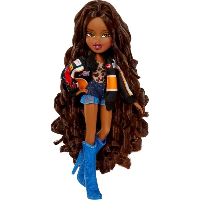 Bratz Muñeca de Moda Coleccionable Sasha para Salir - 1 Muñeca con Atuendo, Bolso y Gafas de Sol - Edad 6+ Bratz Muñeca de Moda Coleccionable Sasha para Salir - 1 Muñeca con Atuendo, Bolso y Gafas de Sol - Edad 6+