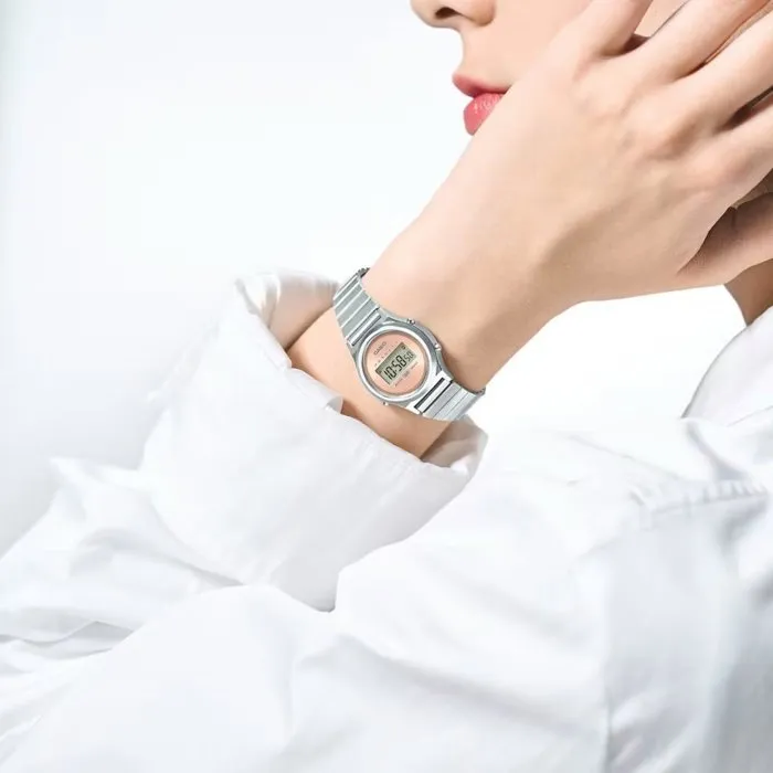 Casio Reloj Digital de Cuarzo Unisex modelo LA700WE - Color Blanco