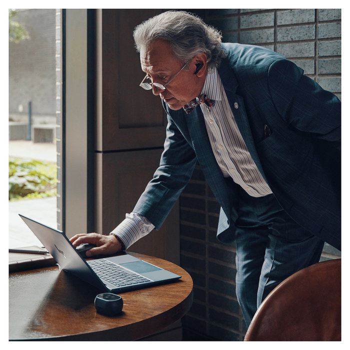 HP Poly Voyager Free 60+ UC Auriculares Intrauriculares Bluetooth 5.3 Negro Carbono con Estuche de Carga Táctil, Cancelación Activa de Ruido, Adaptador USB-C, hasta 24h batería
