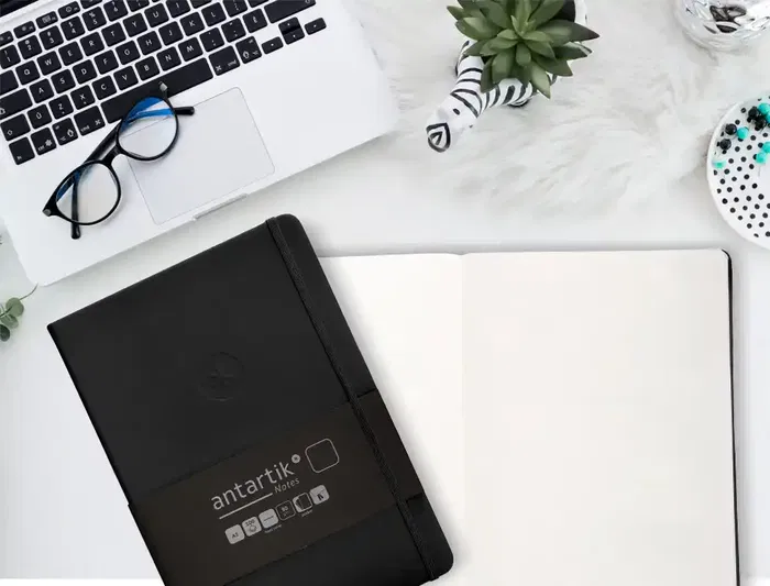 Antartik Cuaderno A4 Tapa Dura Hojas Lisas Negro 100 Hojas 80gr FSC Colección Antartik Notes con Gomilla y Bolsillo
