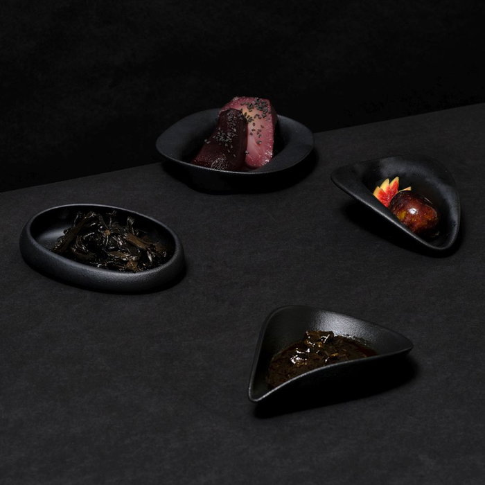 COMAS Plato Plaisir 3 Negro, Porcelana, 13.4 cm x 5.5 cm x 2.1 cm (Set de 4)