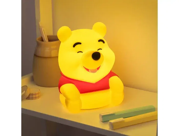 Wondee Lámpara Recargable SquishyGlo Winnie the Pooh - Luz Nocturna de Silicona, 3 Niveles Intensidad, Apagado Automático