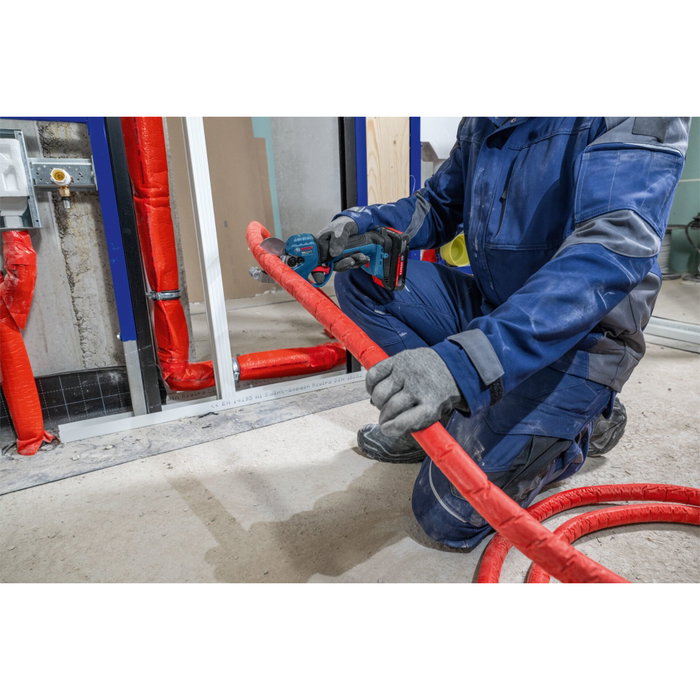 Bosch PRO GPC18V-32P Cortadora de tubos con L-BOXX Bosch PRO GPC18V-32P Cortadora de tubos con L-BOXX