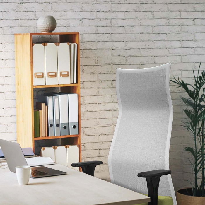 Sillón Albacete con mecanismo Sincro tapizada con Tela color Gris oscuro y malla color Negro. Equipado con Base aluminio, Brazos 1D y Ruedas 65 mm parqué Sillón Albacete con mecanismo Sincro tapizada con Tela color Gris oscuro y malla color Negro. Equipado con Base aluminio, Brazos 1D y Ruedas 65 mm parqué