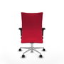 Silla Albacete confidente con mecanismo Sincro tapizada con Tela color Rojo. Equipada con Base aluminio, Brazos 1D y Ruedas 65mm nailon