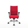 Silla Albacete confidente con mecanismo Sincro tapizada con Tela color Rojo. Equipada con Base aluminio, Brazos 1D y Ruedas 65mm nailon