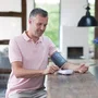 MEDISANA Tensiómetro de Brazo Digital con Voz y Pantalla Grande, Medición de Presión Arterial, Manguito Ajustable, para Adultos, Incluye Pilas y Estuche de Almacenamiento