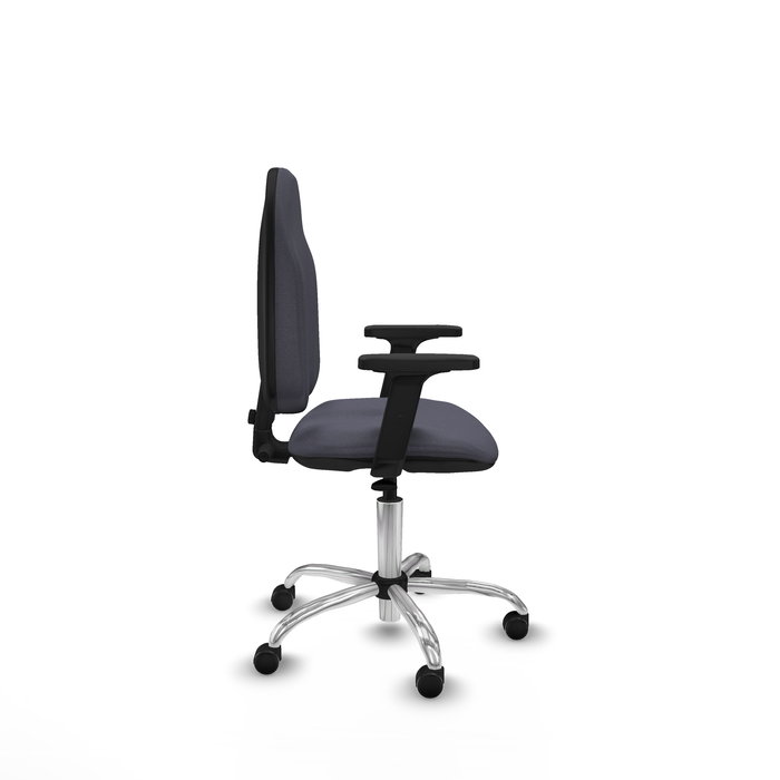 Silla de oficina Algarra con mecanismo Contacto permanente básico tapizada con Tela color Gris oscuro. Equipada con Base cromada, Brazos 2D y Ruedas de parqué
