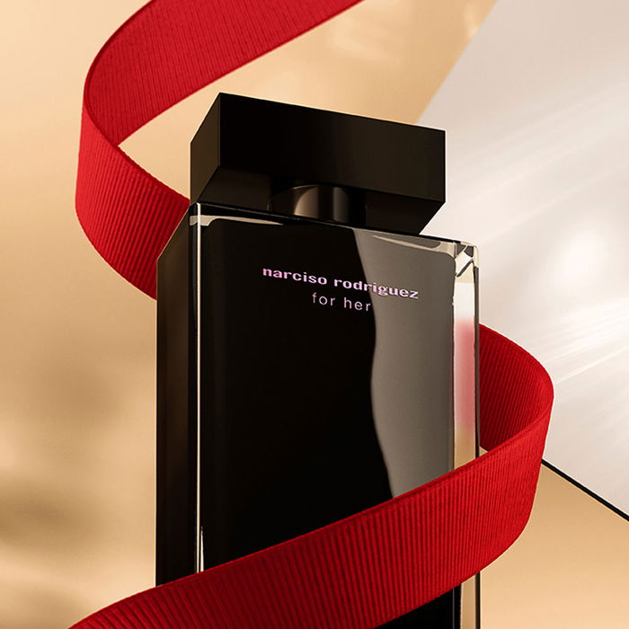 Narciso Rodriguez FOR HER ESTUCHE 3 pz Eau de Toilette 100 ml + Loción Corporal 50 ml + Eau de Toilette 10 ml Narciso Rodriguez FOR HER ESTUCHE 3 pz Eau de Toilette 100 ml + Loción Corporal 50 ml + Eau de Toilette 10 ml