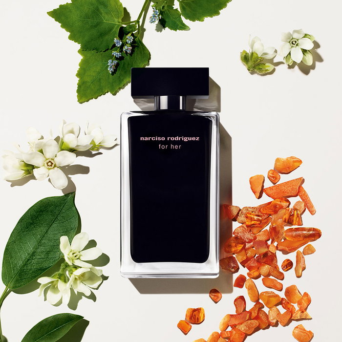 Narciso Rodriguez FOR HER ESTUCHE 3 pz Eau de Toilette 100 ml + Loción Corporal 50 ml + Eau de Toilette 10 ml Narciso Rodriguez FOR HER ESTUCHE 3 pz Eau de Toilette 100 ml + Loción Corporal 50 ml + Eau de Toilette 10 ml