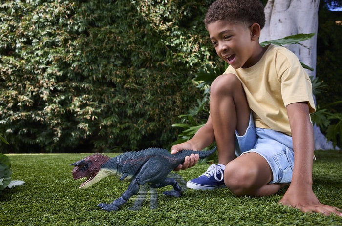 MATTEL Dinosaurio Carnotaurus Jurassic World Charge 'N Chomp