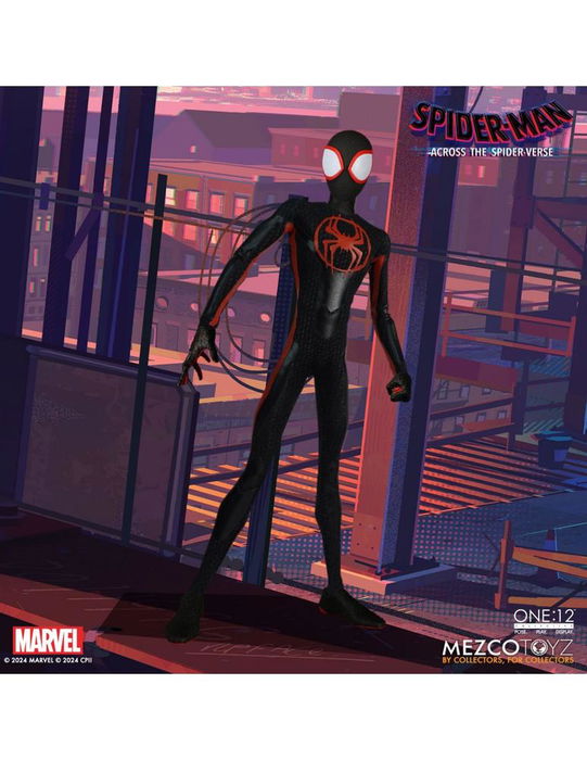 Mezco Toyz One:12 Collective Figura Spider-Man: Miles Morales de Spider-Verse, 17 cm con tela, 28 puntos de articulación, 4 cabezas, 10 manos y efectos