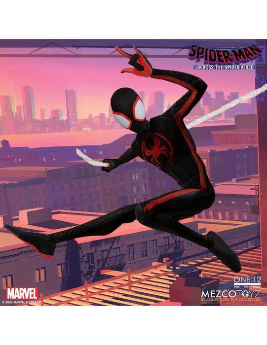 Mezco Toyz One:12 Collective Figura Spider-Man: Miles Morales de Spider-Verse, 17 cm con tela, 28 puntos de articulación, 4 cabezas, 10 manos y efectos