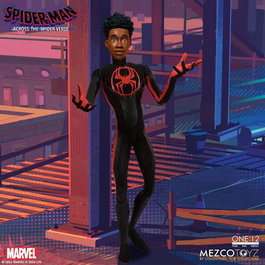 Mezco Toyz One:12 Collective Figura Spider-Man: Miles Morales de Spider-Verse, 17 cm con tela, 28 puntos de articulación, 4 cabezas, 10 manos y efectos