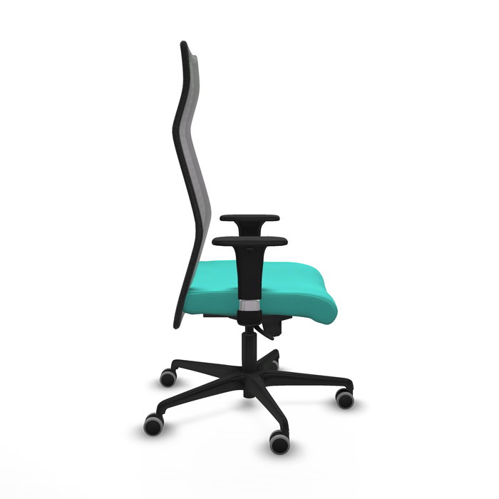 Sillón Albacete con mecanismo Sincro tapizada con Similpiel color Turquesa y malla color Negro. Equipado con Base nailon negra, Brazos 1D y Ruedas 65 mm parqué