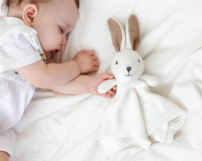 KioKids Doudou Conejito Algodón de la Colección Cotton Friends - Juguete de Peluche Ecológico para Bebés +2 Meses KioKids Doudou Conejito Algodón de la Colección Cotton Friends - Juguete de Peluche Ecológico para Bebés +2 Meses