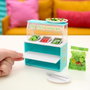 MGA Miniverse Make It Mini Spaces Muebles, Juego de 10 Miniaturas Coleccionables