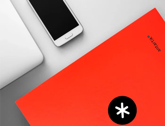 Antartik Carpeta de anillas A4 4/25 mm Roja