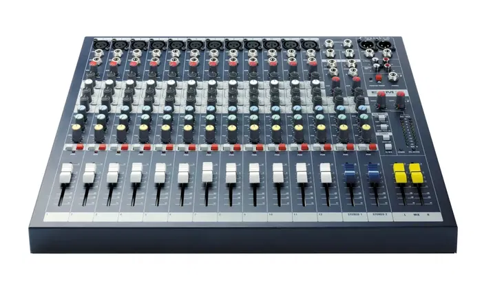 SOUNDCRAFT EPM 12 Mesa de Mezclas Compacta con 12 Canales y Conectividad XLR