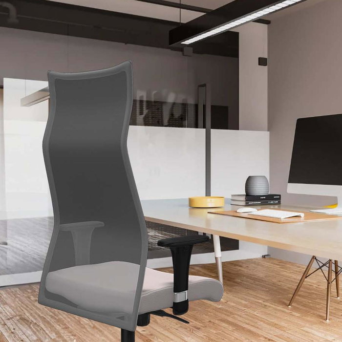 Sillón Albacete con mecanismo Sincro tapizada con Similpiel color Crema y malla color Negro. Equipado con Base nailon negra, Brazos 1D y Ruedas 65 mm parqué