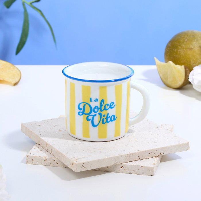 Home Deco Factory Vela Perfumada en Taza Cerámica - Colección Dolce Vita, Doble Uso como Taza, Aroma a Matcha, Higo o Fruta de la Pasión