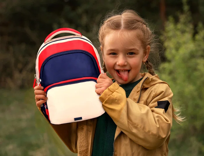 Liderpapel Mochila Escolar Multibolsillo Infantil Azul Marino Rojo Beige 350x110x270 mm