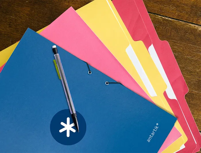 Antartik Carpeta de Gomas Tres Solapas Cartón Forrado A4 Color Azul Marino