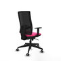 Silla de oficina Horna con mecanismo Sincro tapizada con Similpiel color Rosa y malla color Negro. Equipada con lumbar 1D, Brazos 1D y Ruedas 65 mm parqué