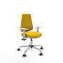 Silla de oficina Elche con mecanismo Asincro tapizada con Tela color Amarillo. Equipada con Base cromada, Reposabrazos blancos y Ruedas 65 mm parqué