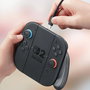 Nintendo Base de Carga Joy-Con 2 Charging Grip para Nintendo Switch 2 con Carga Simultánea USB Type-C, Mando Tradicional Ergonómico para Sesiones Prolongadas