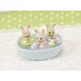 Sylvanian Families La Hora Del Baño De Los Trillizos Set con Bañera, Flotadores y Figuras para +3 Años