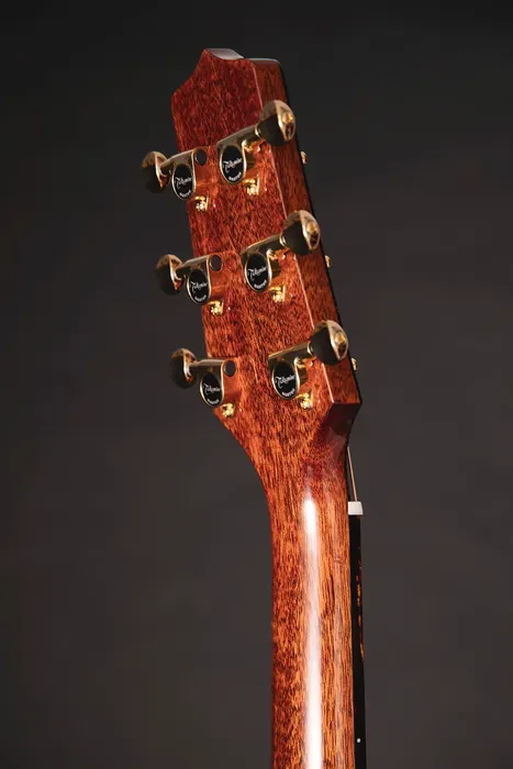 Takamine LTD2025 Guitarra Electroacústica Tapa Abeto Engelmann Sólido Cuerpo Koa Hawaiana Sólido Acabado Antique Evergreen con Preamplificador CTF-2N