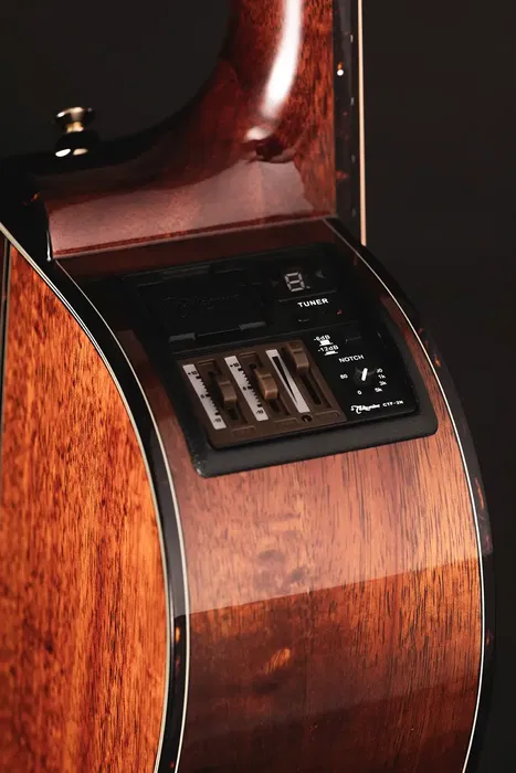 Takamine LTD2025 Guitarra Electroacústica Tapa Abeto Engelmann Sólido Cuerpo Koa Hawaiana Sólido Acabado Antique Evergreen con Preamplificador CTF-2N