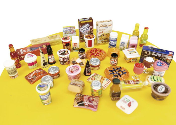 Bizak Mini World Kit Esencial Cápsula Sorpresa