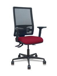 Silla de oficina Bormate con mecanismo Asincro tapizada con Tela color Granate y malla color Negro. Equipada con lumbar 1D, Brazos 2D y Ruedas 65mm nailon