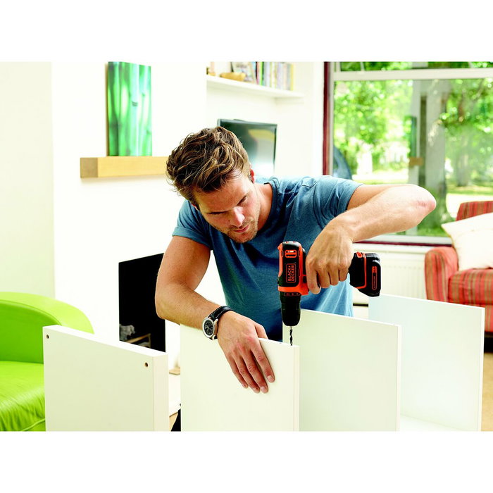Black + Decker Destornillador inalámbrico con 2 baterías y caja de 10.8 V