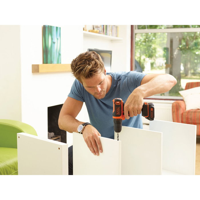 Black + Decker Destornillador inalámbrico con 2 baterías y caja de 10.8 V