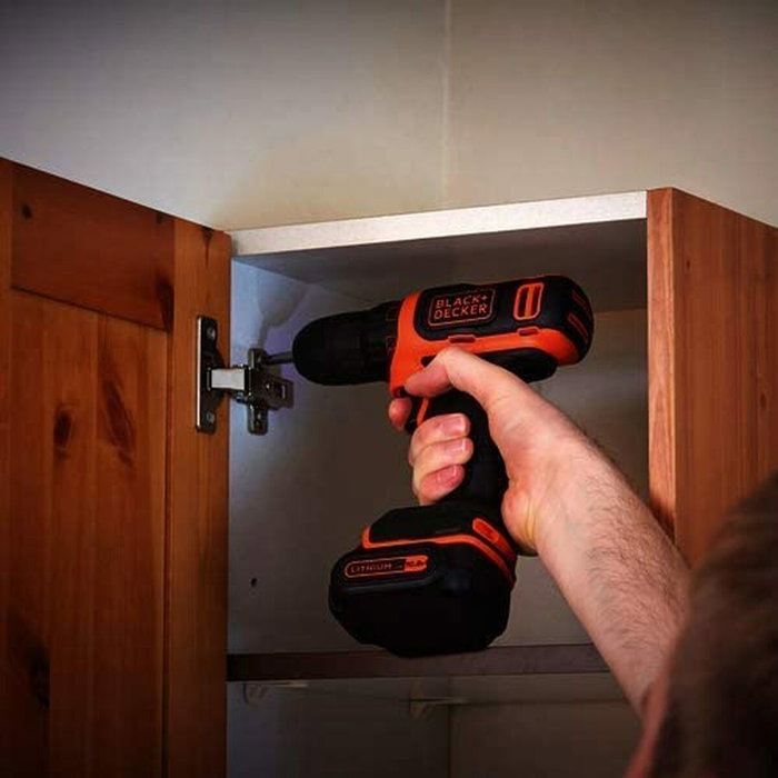 Black + Decker Destornillador inalámbrico con 2 baterías y caja de 10.8 V